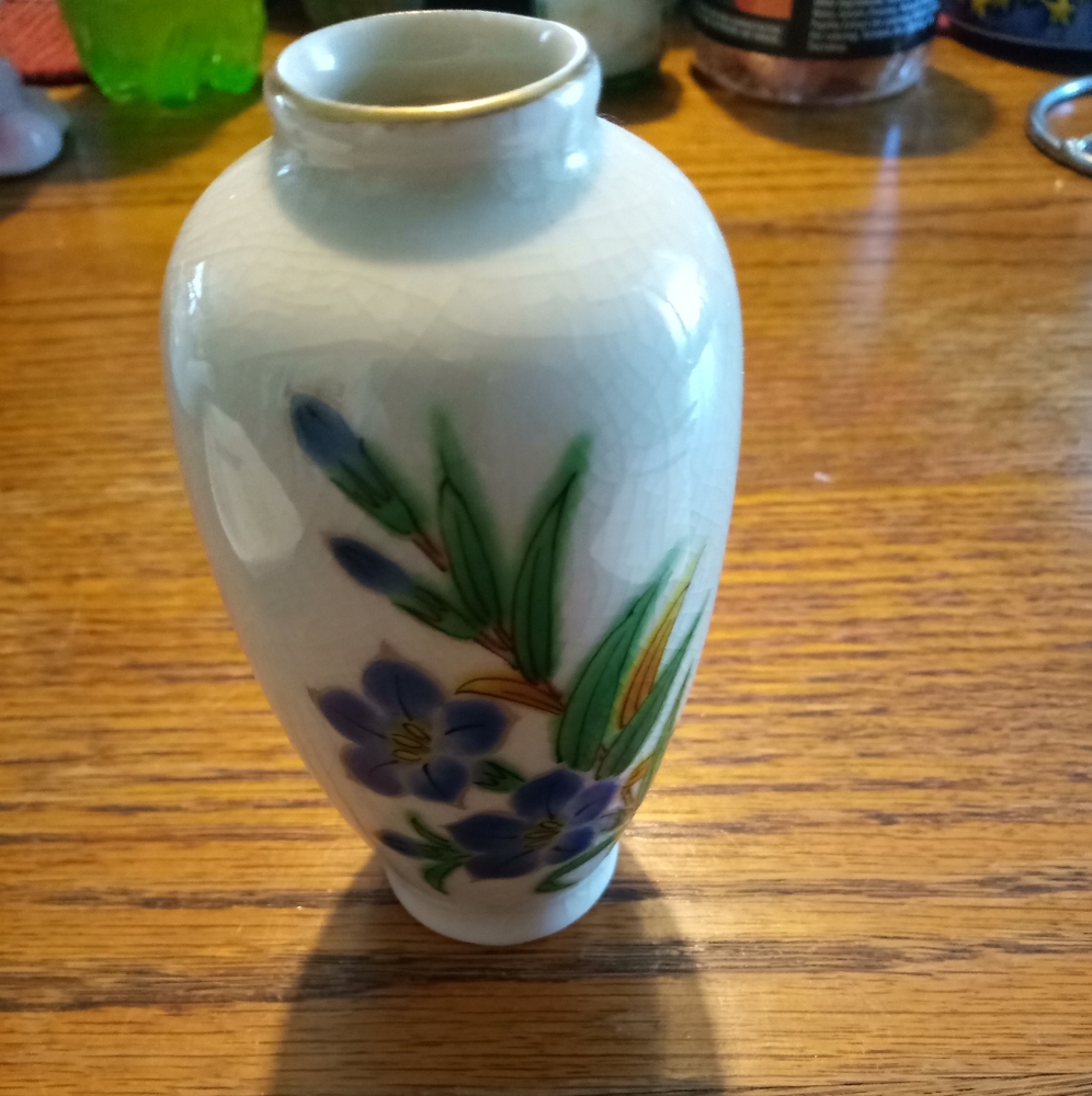 Vintage floral 1960's mini crackle vase made by homco